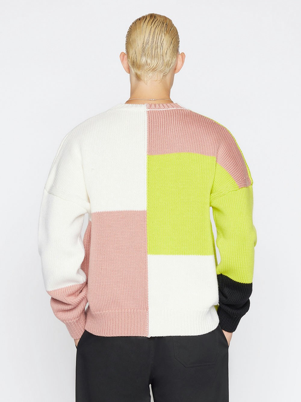 sweater back view alt:fit2